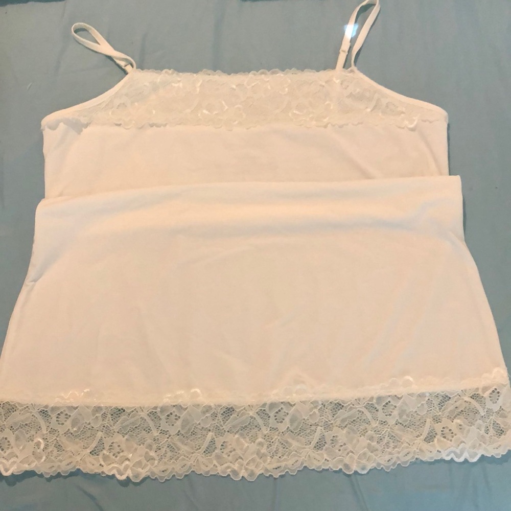 Tank with lace at the top and bottom. Maurice’s XL